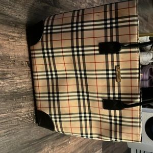 Burberry tote og
